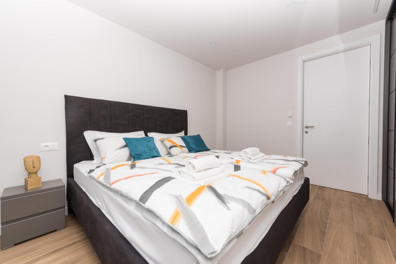 Luxury Adria Sea & City View Apartment Макарска Экстерьер фото